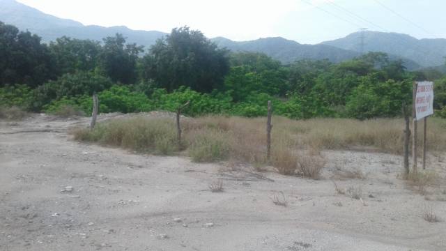 VENDO LOTE EN SANTA MARTA EN LA VÍA ALTERNA AL PUERTO