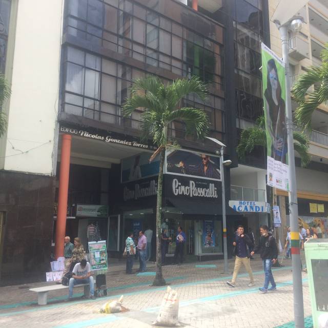 ARRIENDO LOCAL COMERCIAL EXCELENTEMENTE UBICADO EN EL CENTRO DE IBAGUÉ,