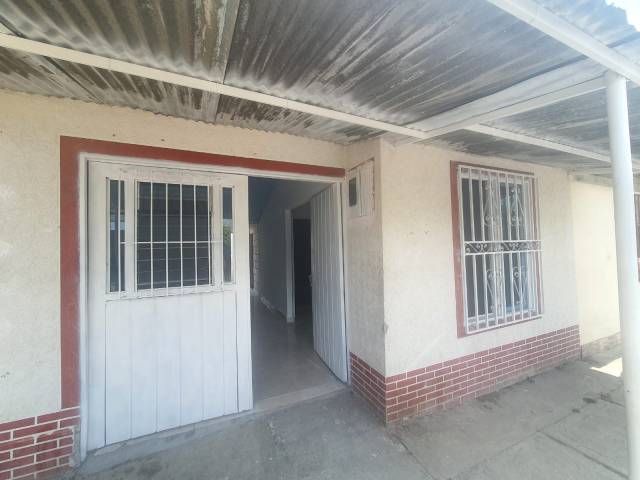 URB. GUAYABAL II, SAN PEDRO (VALLE), SE VENDE CASA DE UN PISO.