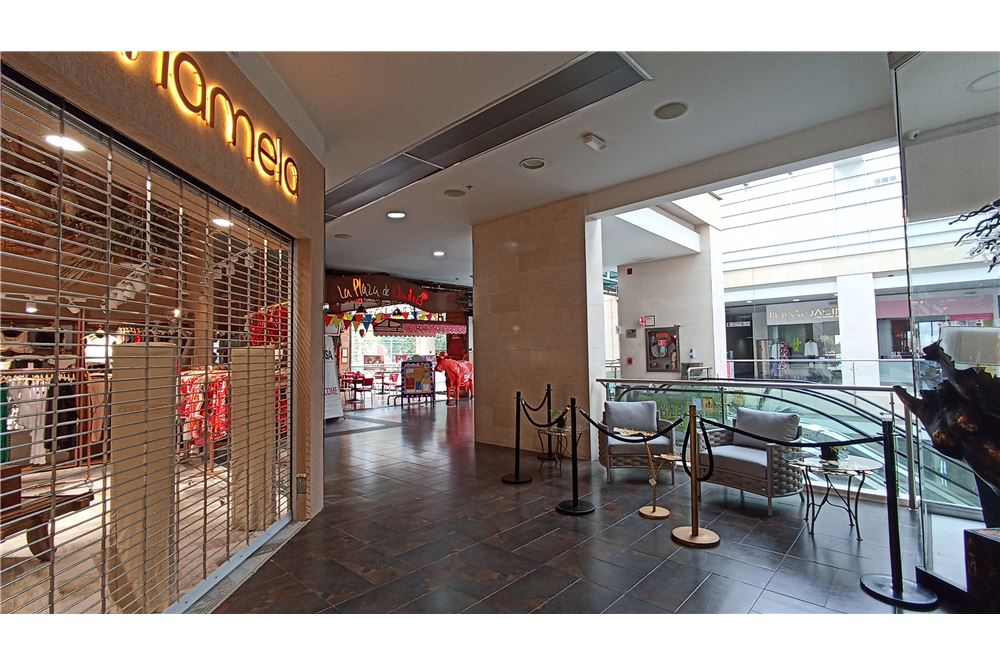 SE VENDE LOCAL CENTRO COMERCIAL EL RETIRO BOGOTA