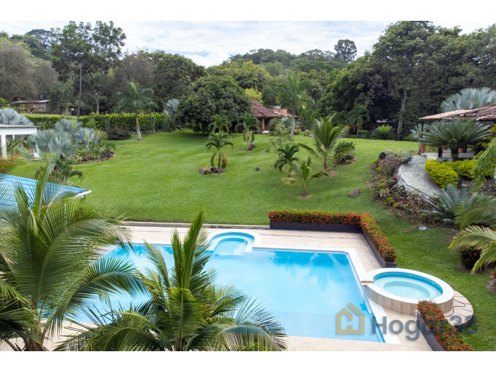 Fascinante Finca con 3 Casas y Piscina