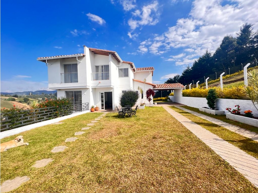 Venta de casa FINCA en unidad cerrada de Marinilla.