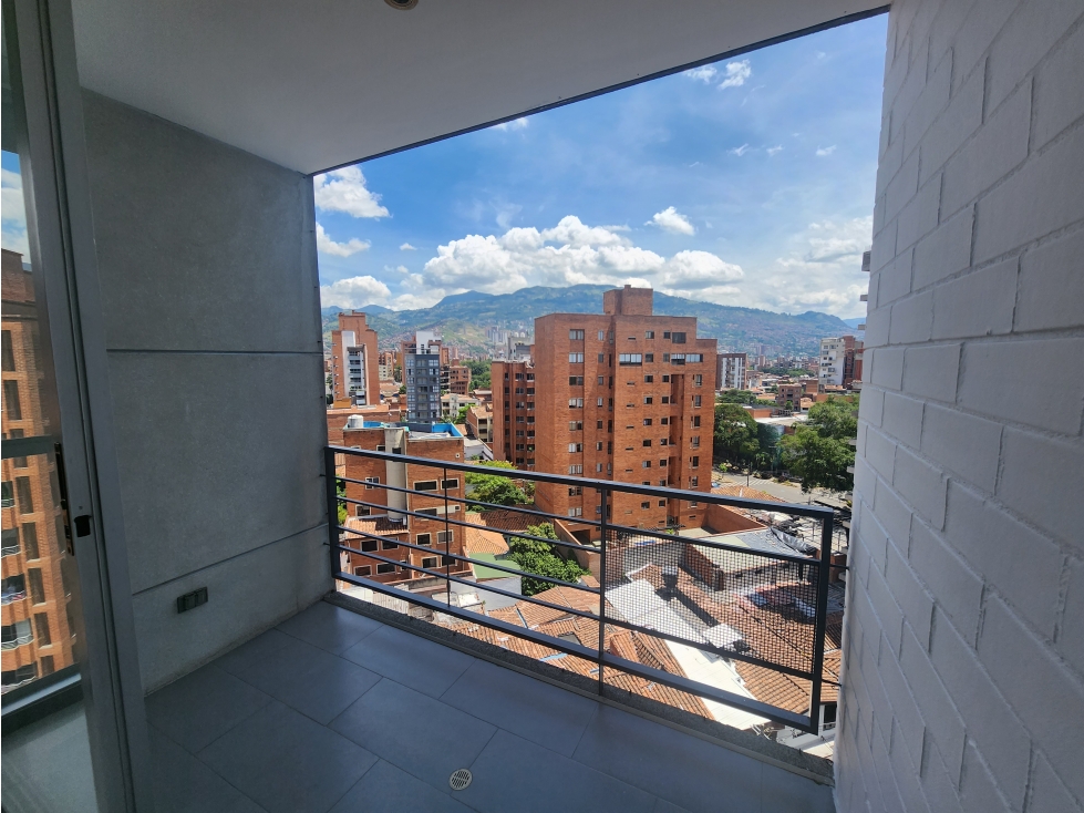 VENTA DE APARTAMENTO EN LAURELES, VISTA CIUDAD.