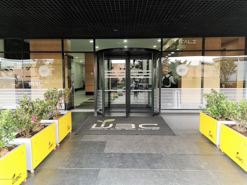 Arriendo Comercial en  Los Monjes(Bogota) C.O  23-456