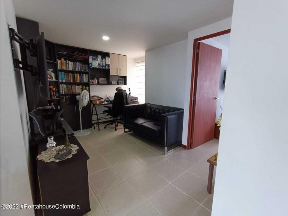 Apartamento en  La Florida(Medellin) RAH CO: 23-1