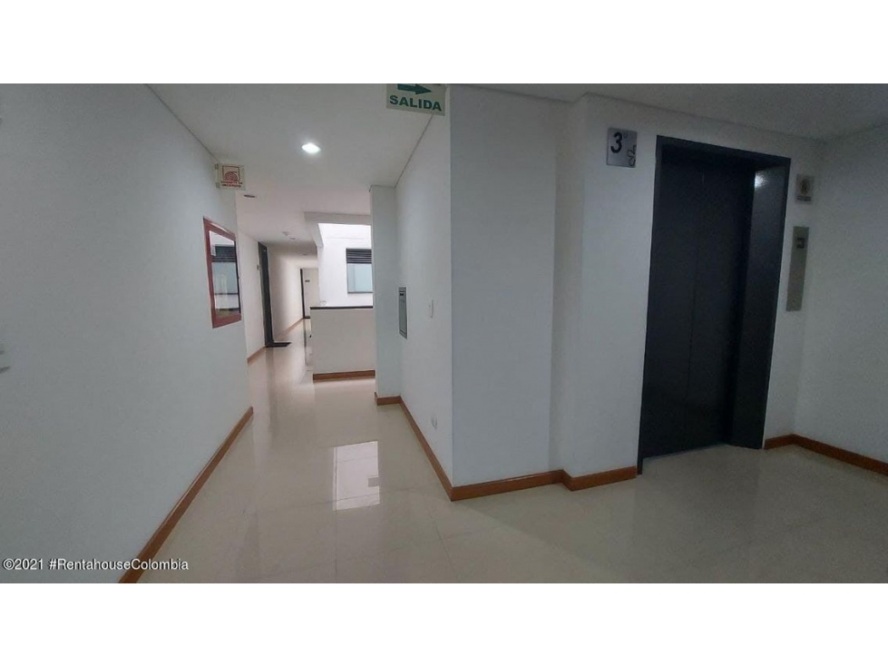 Apartamento en  Nuevo Country(Bogota) RAH CO: 23-8