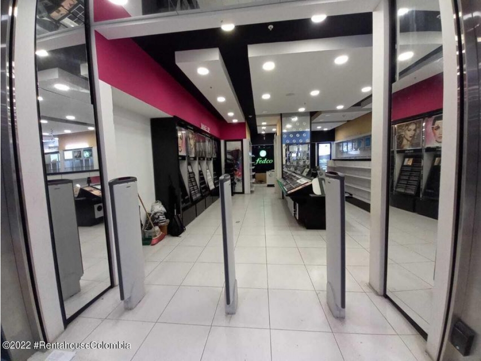 Comercial en  Unicentro RAH CO: 22-2483