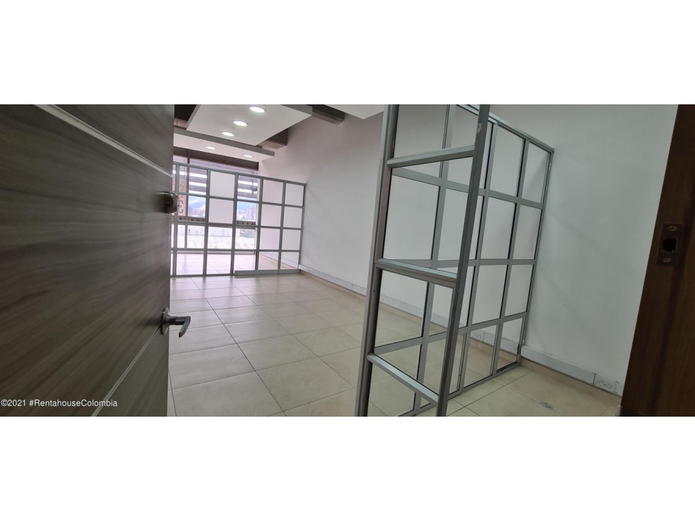 Comercial en  Pontevedra(Bogota) RAH CO: 23-417