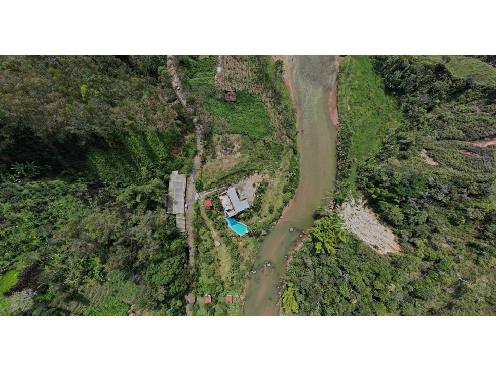 Piscina Natural y con Pesebreras Frente al Rio 5 hectareas de lote