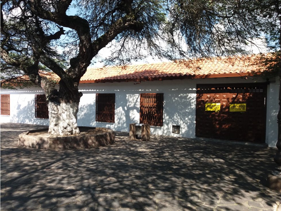 CASA EN VENTA PLAZOLETA PERALTA GIRON