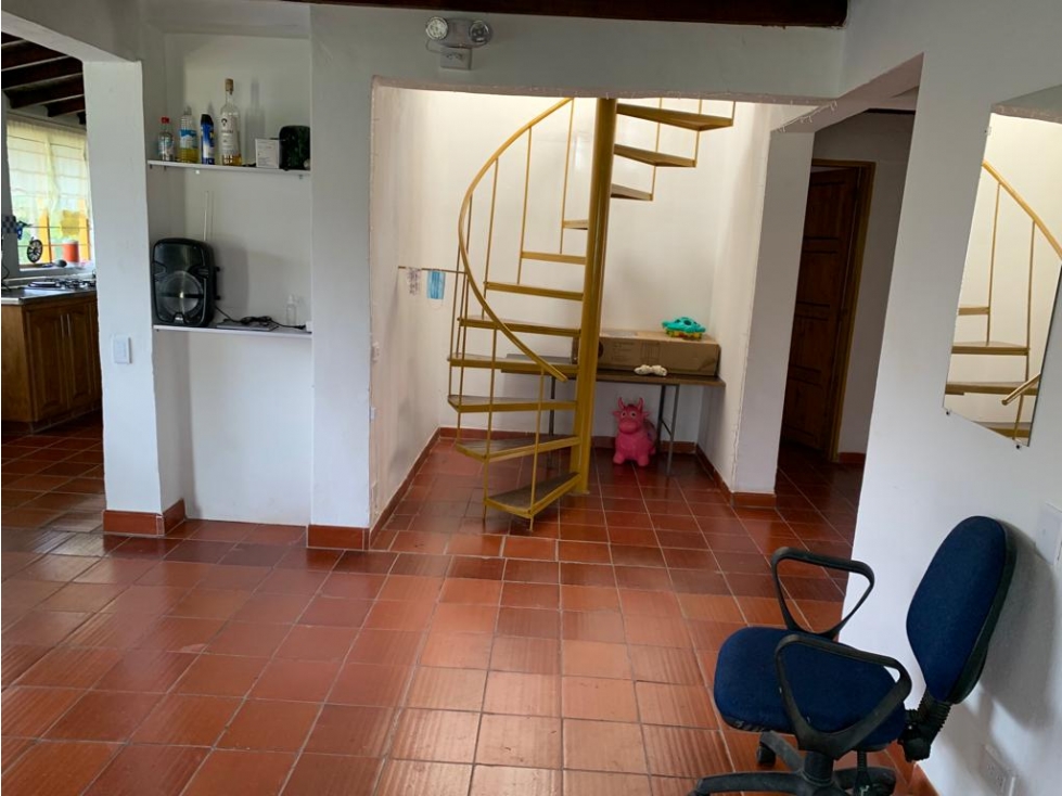 LINDA FINCA EN VENTA EN EXCELENTE VECINDARIO Y VISTA - CARMEN VÍBORAL.