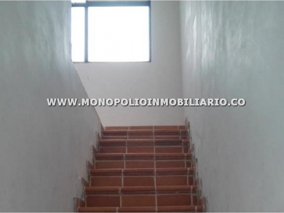 CASA BIFAMILIAR EN VENTA - SECTOR SAN BERNARDO, BELEN COD: 23888