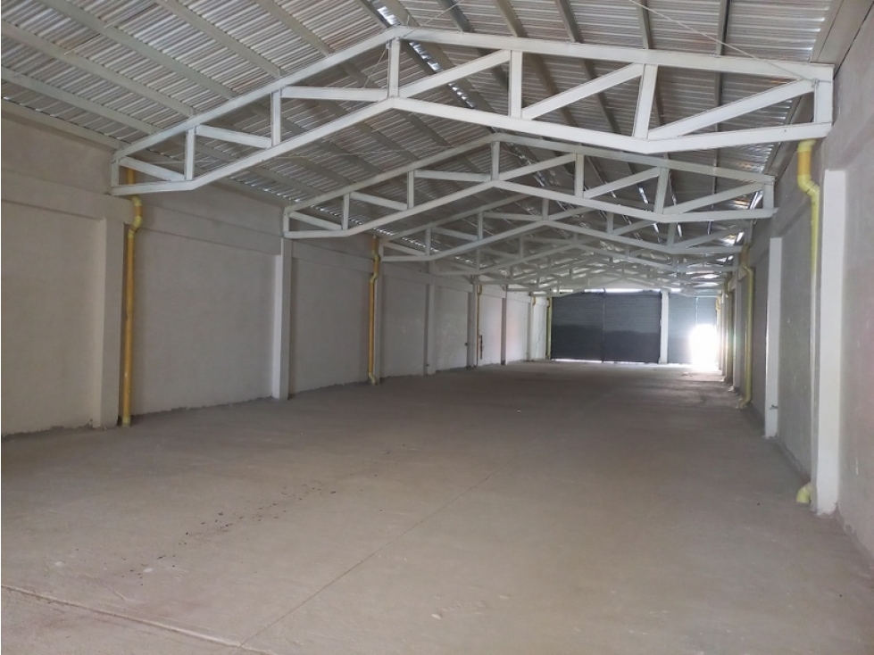 ALQUILER DE BODEGA SOBRE VIA PRINCIPAL  480 M2