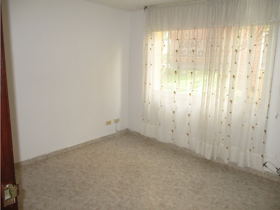 VENDO APARTAMENTO EN C.R. RINCON DE MODELIA