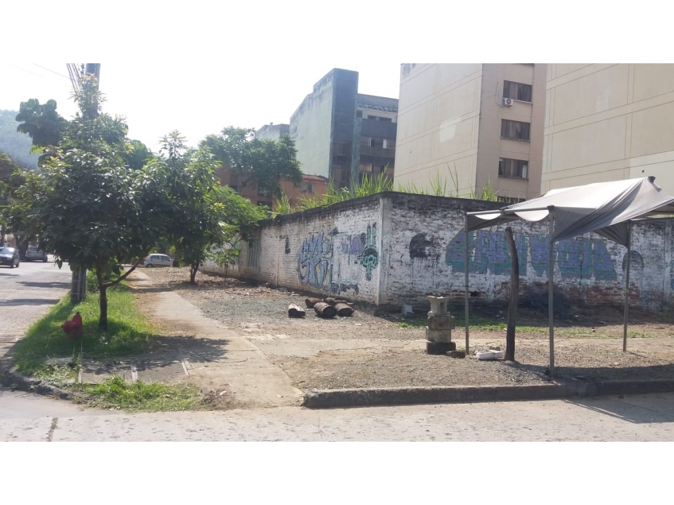 Lote esquinero en venta en cuarto de legua sur central Cali (3M.R)