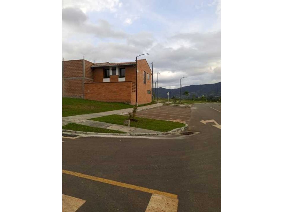 LINDO LOTE URBANO EN VENTA CON EXCELENTE UBICACIÓN Y URBANISMO CARMEN