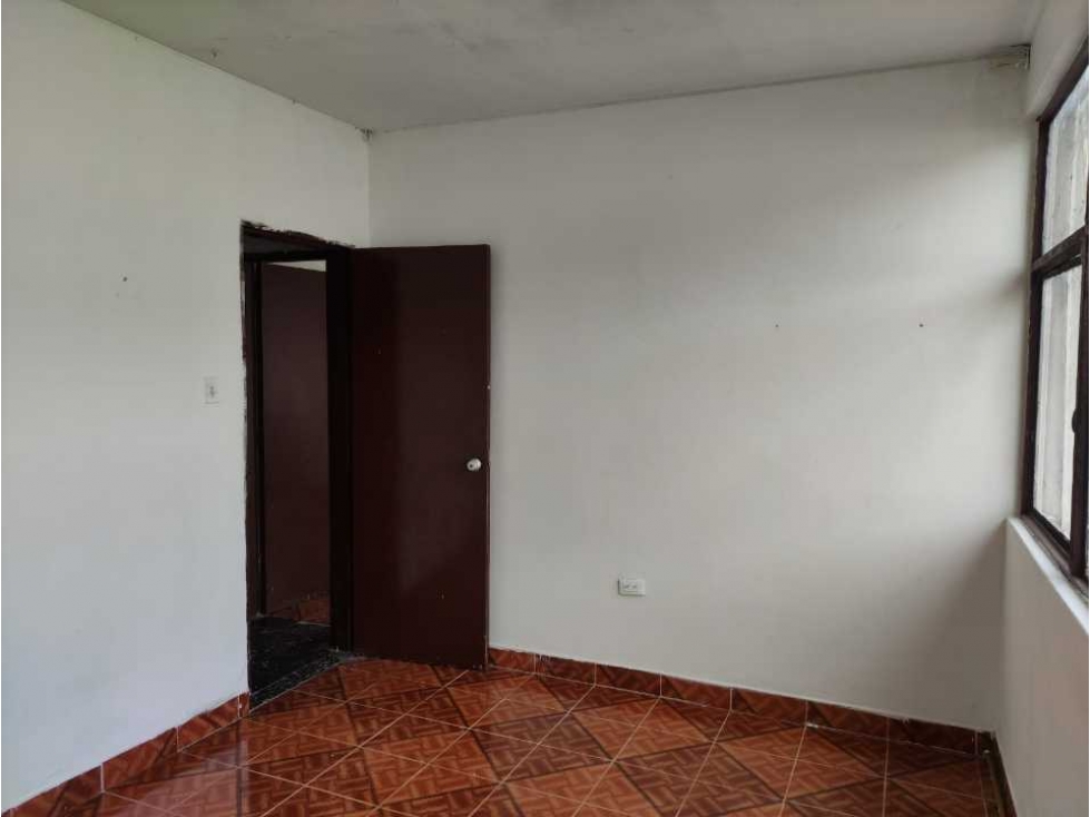 LUXA INMOBILIARIA VENDE CASA BARRIO SANTA INÉS ESQUINERA. UN PISO