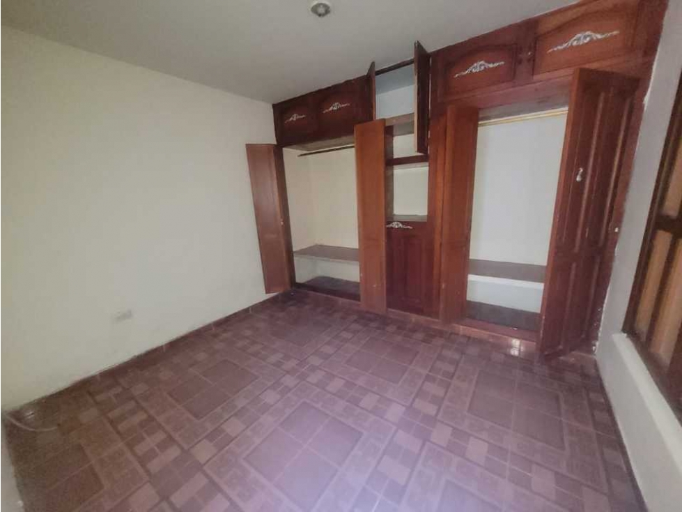 Se vende casa en Santa Rosa de 3 niveles, el   precio es  negociable