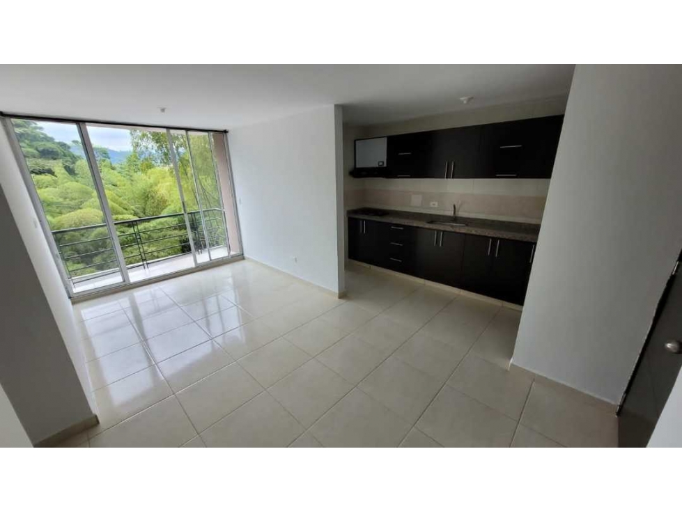 Vendo apartamento con parqueadero cubierto