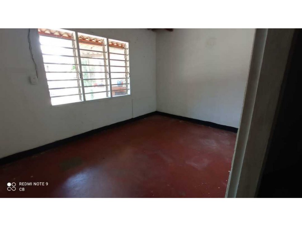 VENDO CASA CON DOS APARTAMENTOS BARRIO LOS FUNDADORES