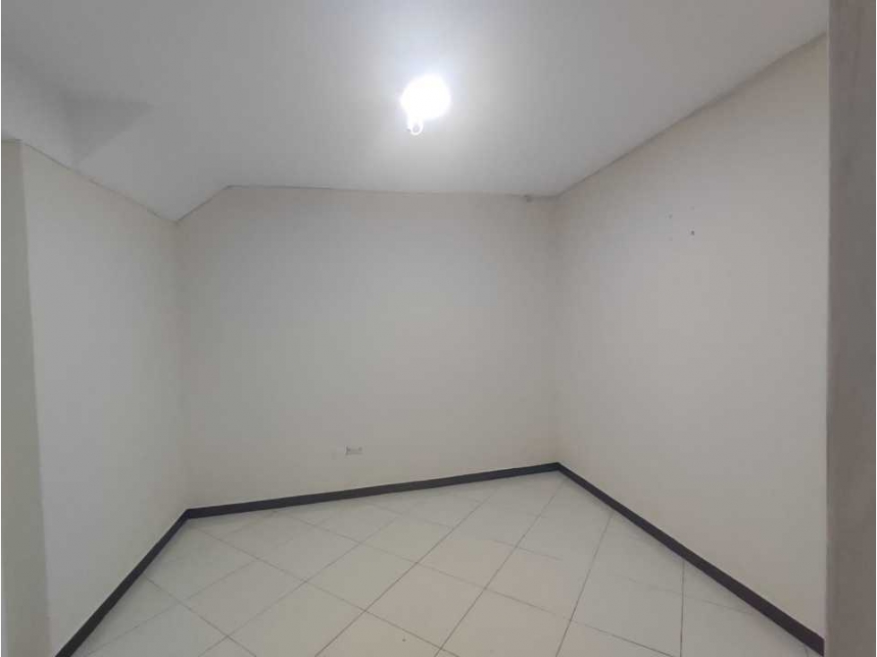 VENDO CASA PRIMER PISO EN ARANJUEZ CON GARAJE