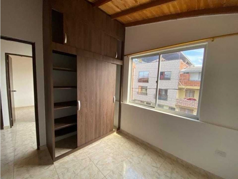 VENDO CASA TERCER PISO, UBICADA EN PEDREGAL -MEDELLIN