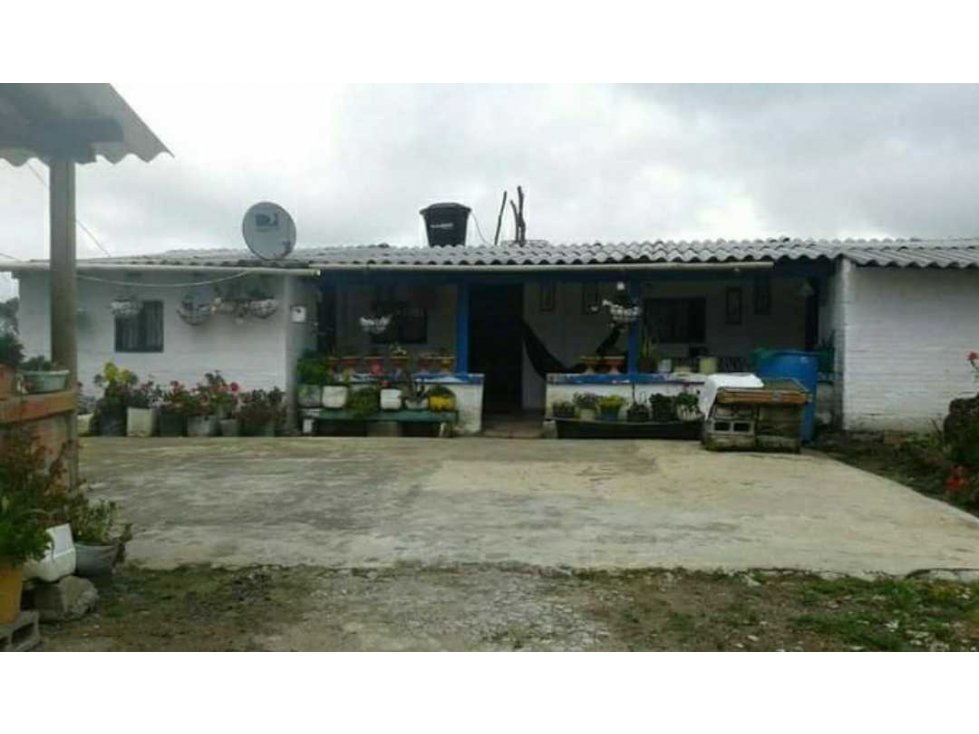 Vendo finca ganadera en Santa Rosa,16.6 hreas