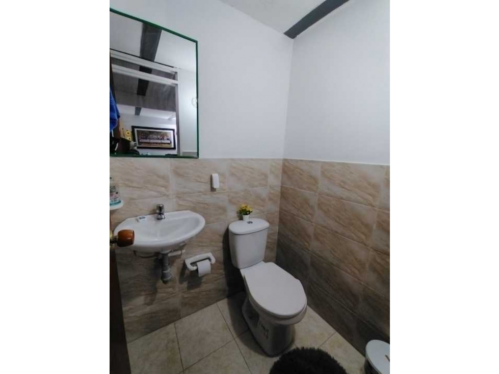 VENDO CASA DE 2 PISOS Y PLANCHA-CIUDADELA DEL RIO-DETRAS DE COMFANDI