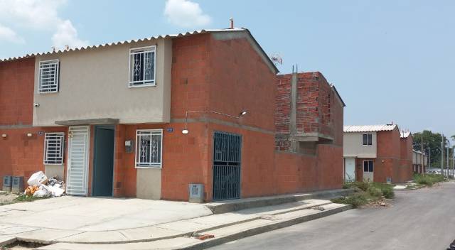 Casa Esquinera Vehicular Acondicionada Para Vivienda Y Local Comercial