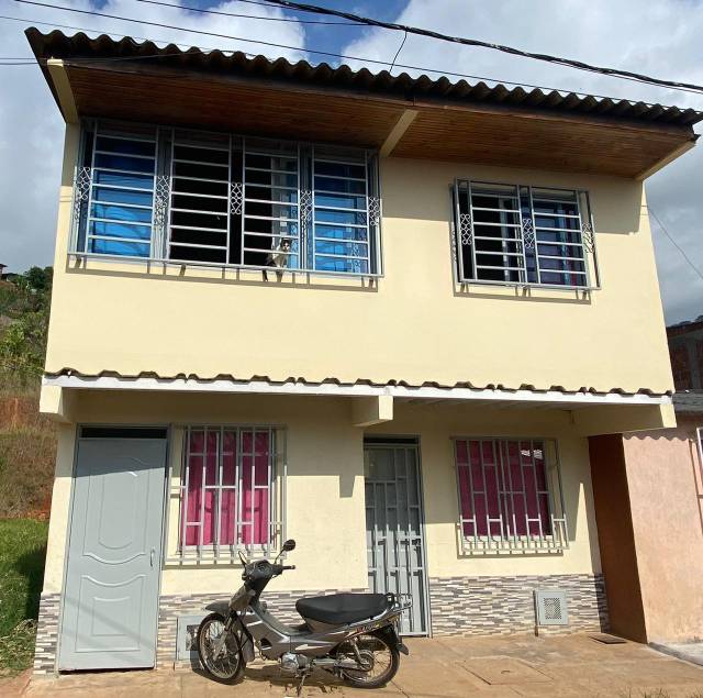 CA114 SE VENDE CASA BI/FAMILIRA EN TRUJILLO (v)