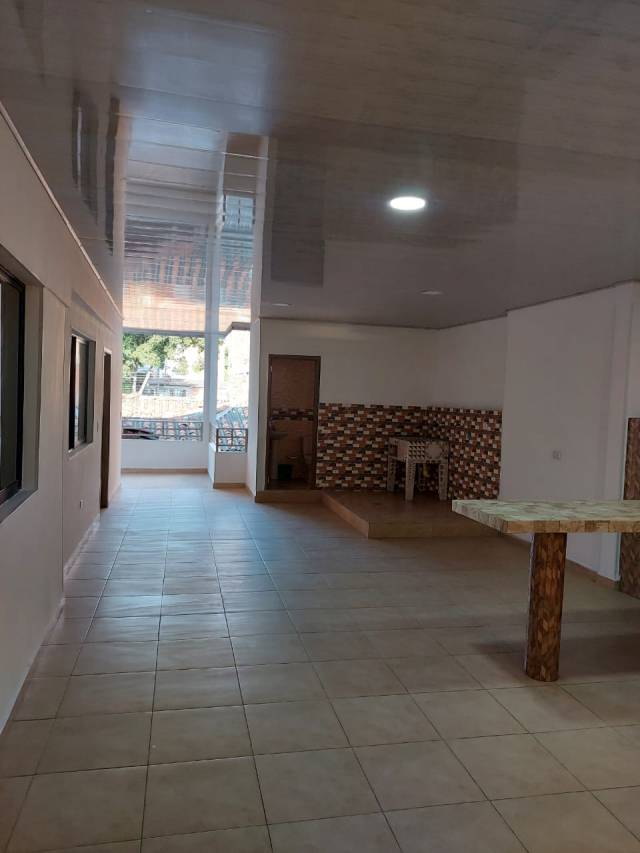 VENTA CASA DE 2 PLANTAS BARRIO LA FLORESTA